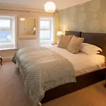 House 3* Roundstone