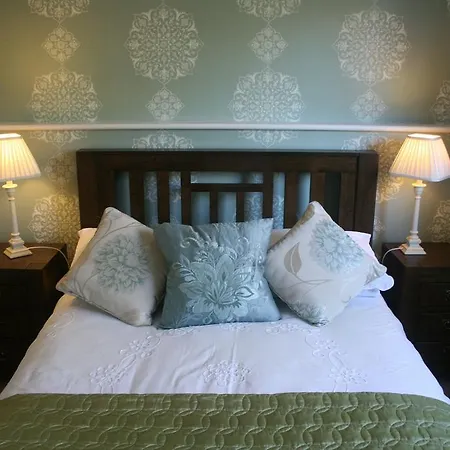 House 3* Roundstone