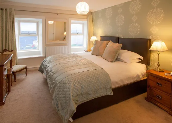 House 3* Roundstone